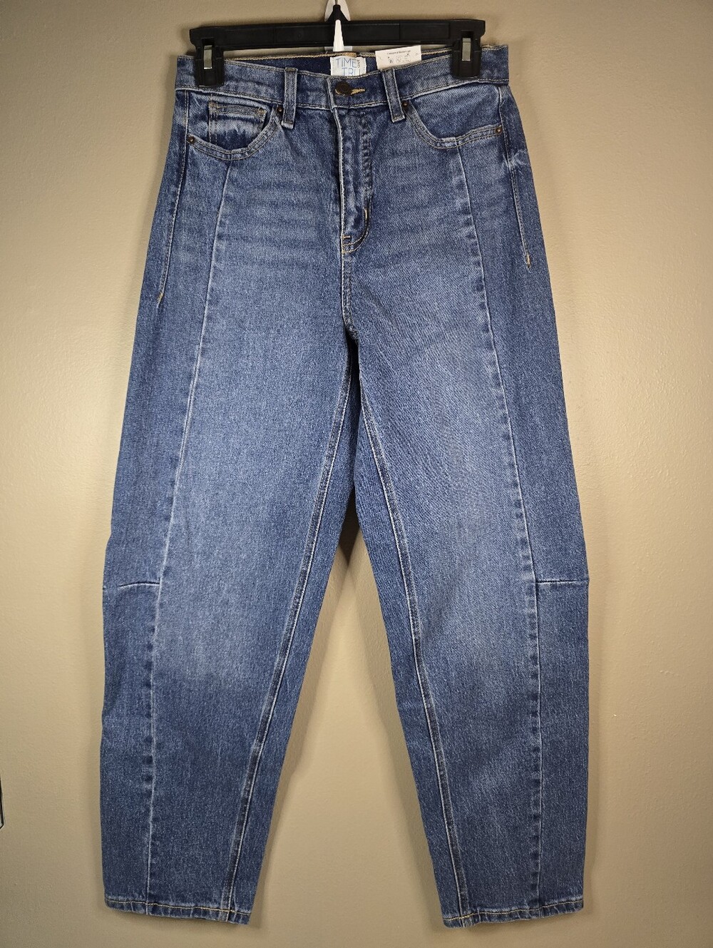 Time and Tru Women's High Rise Barrel Jeans Medium Wash